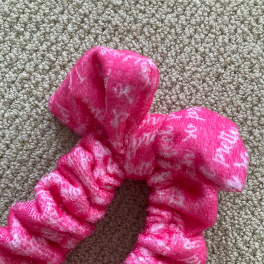 Hot Pink “I Feel Pretty” Plush Spa Headband with Bow Fluffy Stretchy Like New